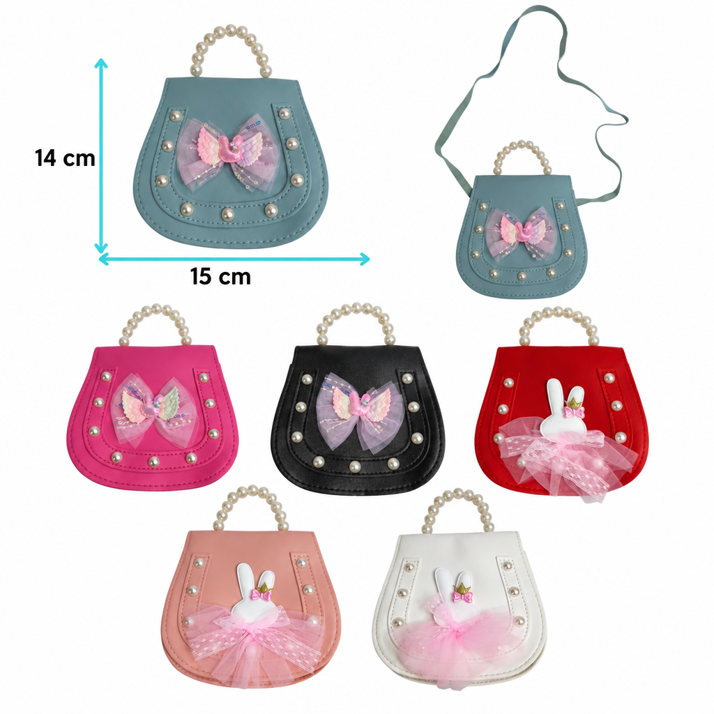 Bolsos infantiles con detalles de mariposa y conejo en varios colores; uno aparece con correa larga.